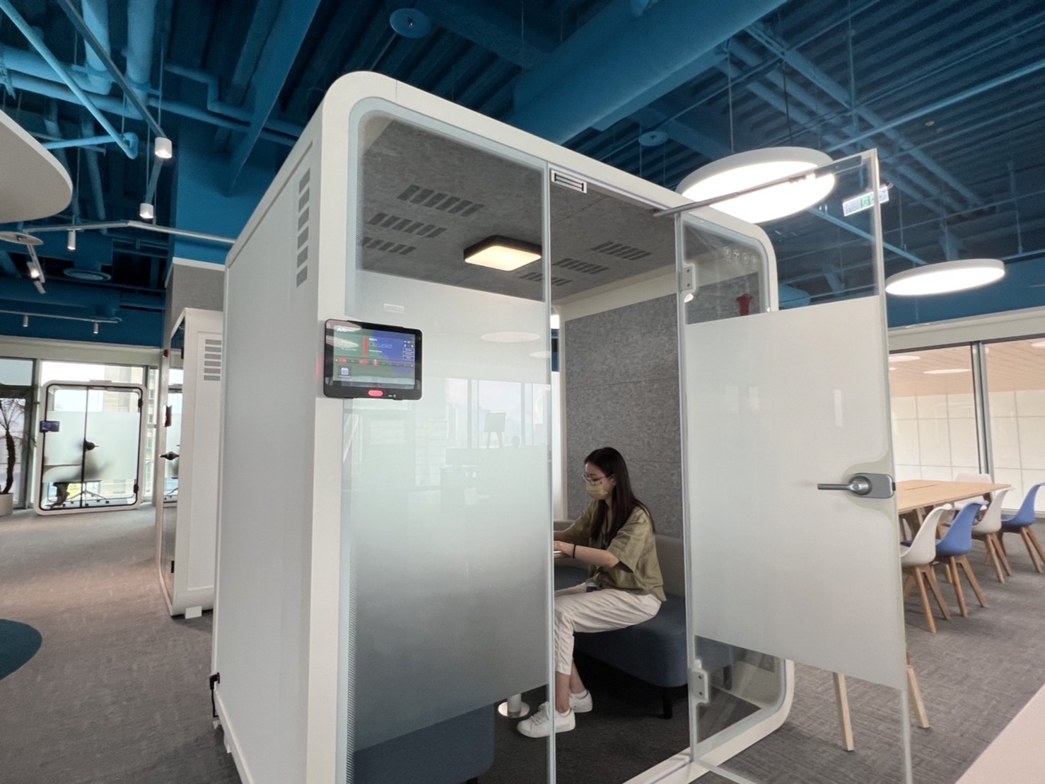 EVO真人高雄據點的智慧行動辦公艙，展現EVO真人在面板以外的研發應用軟實力